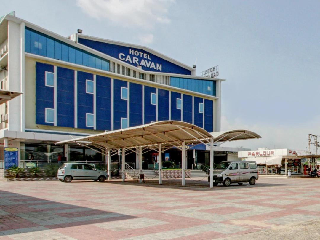 Hotel Caravan Unjha Екстер'єр фото